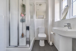Ensuite- click for photo gallery